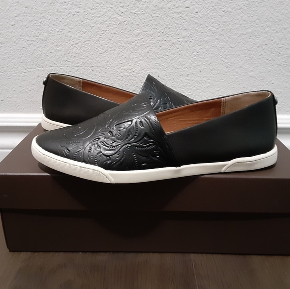 Patricia Nash - Picture 1 of 4